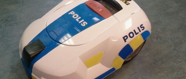 automower polisbil skydda robot