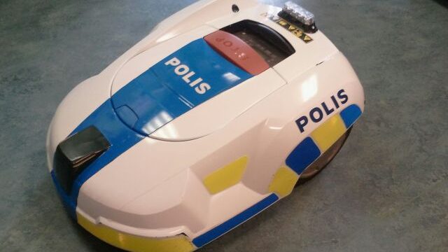 automower polisbil skydda robot