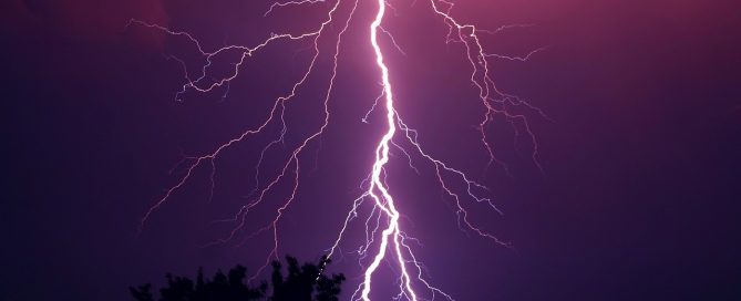 robotgräsklippare åska blixtar thunder