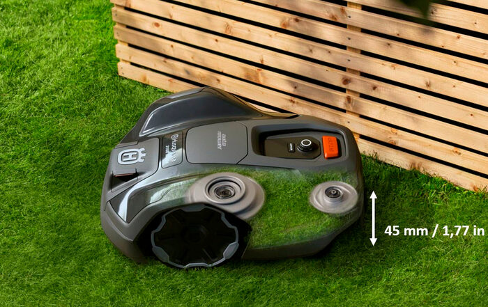 Husqvarna Automower med kantklippningsfunktionen EdgeCut