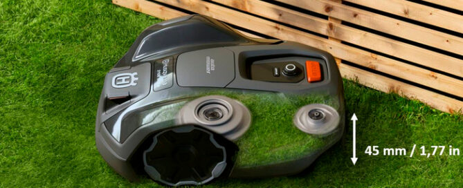 Husqvarna Automower med kantklippningsfunktionen EdgeCut
